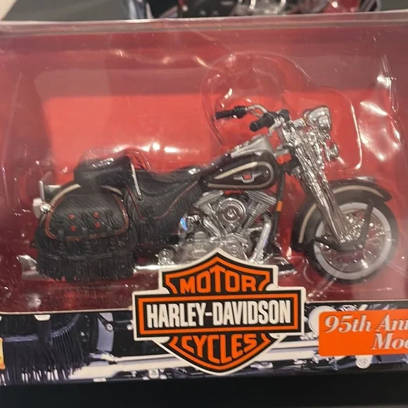 Harley Davidson Maisto Diecast 95th Anniversary Models Collectible Bikes 1:18 - Picture 7 of 14